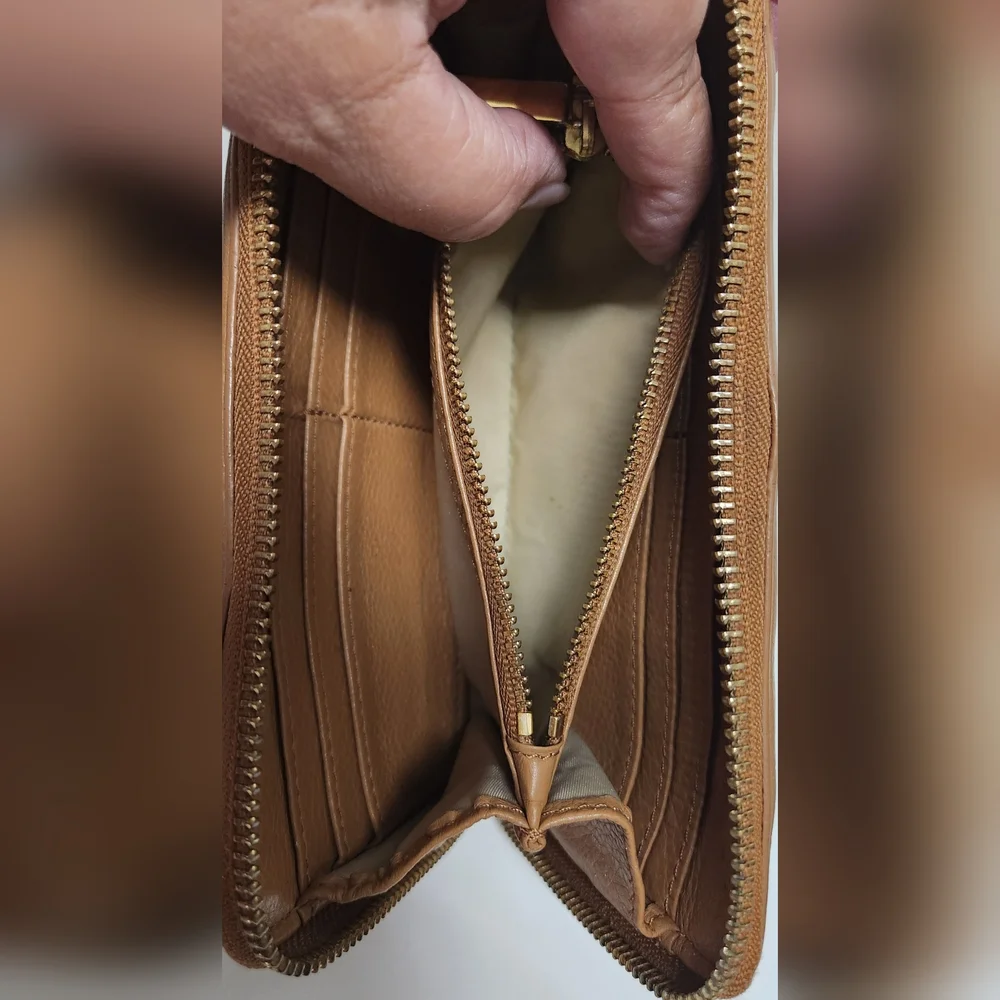 Tory Burch Amanda Zip Continental Wallet Light Brown Pebbled Leather